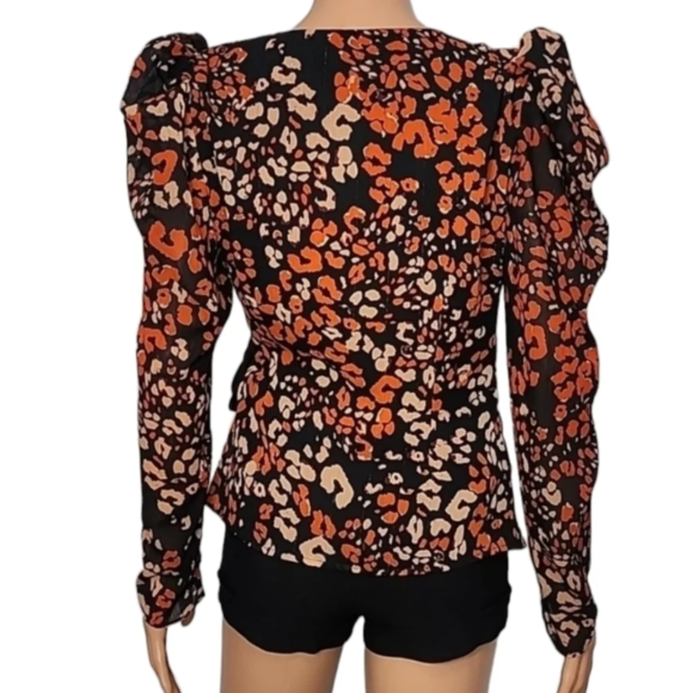 Astr the Label Size Small Holiday Party Wrap‎ Leopard Print Long Sleeve Blouse